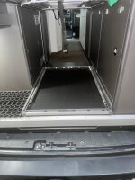 Grand Pullout III - Heckauszug für Grand California v+h und zusätzlich seitlich Airlineschienen, Tischhalterung ab MJ 2026 (Eiche grauer Tisch),  ohne Montageservice