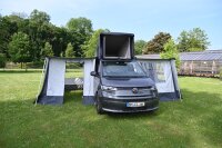 Aus Ausstellung Calicave II Markisenzelt mit Erweiterungsdreiecken-Front mit Panoramafenster / Verdunkelung und Rolltüre-Seite 1 mit Rolltüre ohne Sichtfenster-Seite 2 mit Panoramafenster mit Verdunkelung-101  - silver gray Akzentfarbe anthracite #1